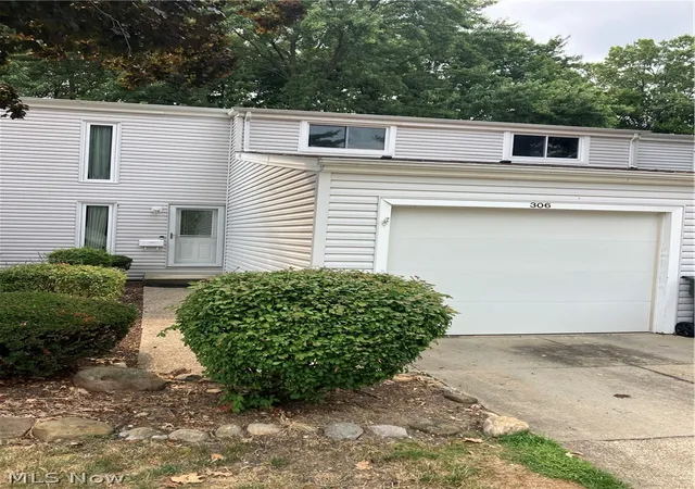 Photo 2 of Sale Pending at 306 Deepwood Dr, Wadsworth, OH 44281 | MLS# 5233031 | Listing updated on 2026-09-23