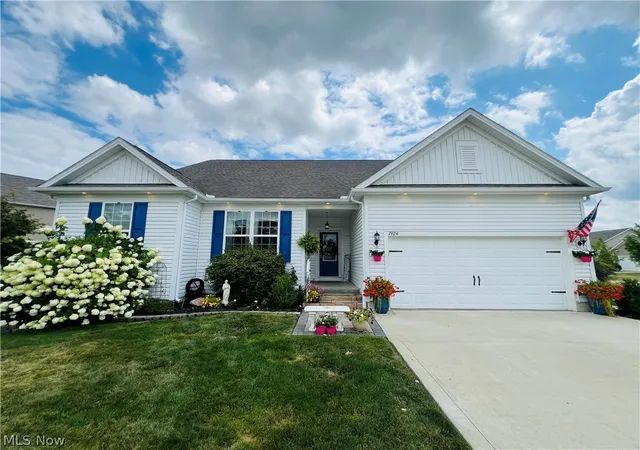Photo 2 of Single family home for sale at 7924 Heatherglen Dr, Mentor, OH 44060 | MLS# 5233218 | Listing updated on 2026-10-01