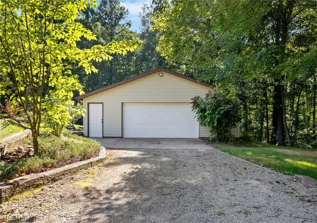 Photo 3 of Single family home for sale at 9234 Bailey Rd Ne, Bolivar, OH 44612 | MLS# 5232442 | Listing updated on 2026-09-28