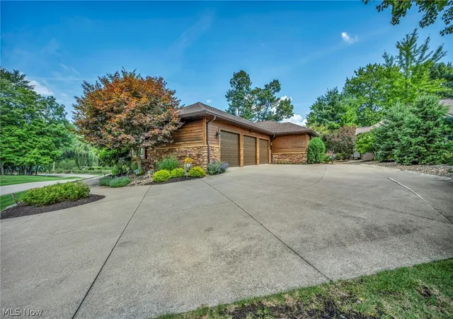 Photo 3 of Sale Pending at 3909 Weymouth Woods Dr, Medina, OH 44256 | MLS# 5231218 | Listing updated on 2026-09-06