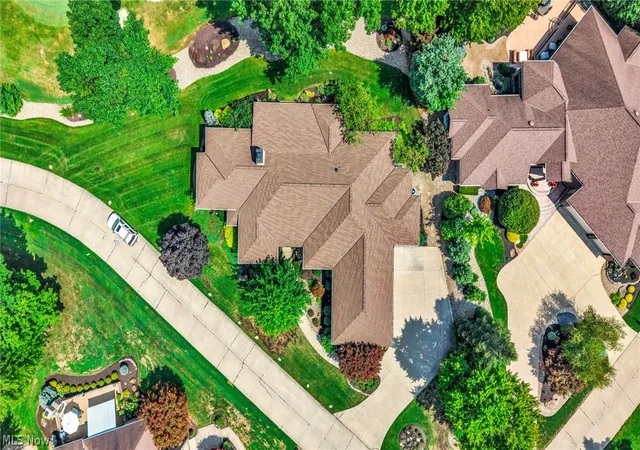 Photo 3 of Sale Pending at 3909 Weymouth Woods Dr, Medina, OH 44256 | MLS# 5231218 | Listing updated on 2026-09-06