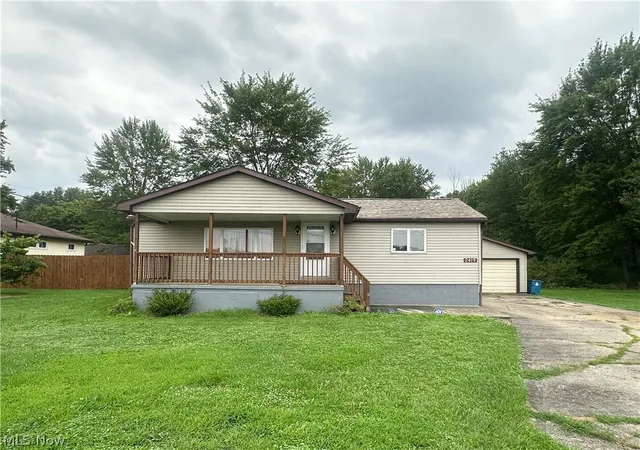 Photo 1 of Single family home for sale at 2419 Hewitt Gifford Rd Sw, Warren, OH 44481 | MLS# 5233315 | Listing updated on 2026-09-09