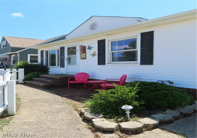 Photo 2 of Sale Pending at 8515 Renwood Dr, Cleveland, OH 44129 | MLS# 5233480 | Listing updated on 2026-09-06