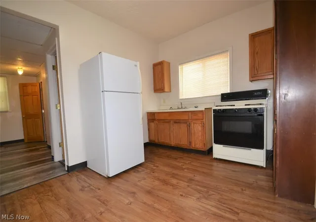 Listing Photo 4 - Condo for sale in building located at 514 Brown St, Akron, OH 44311