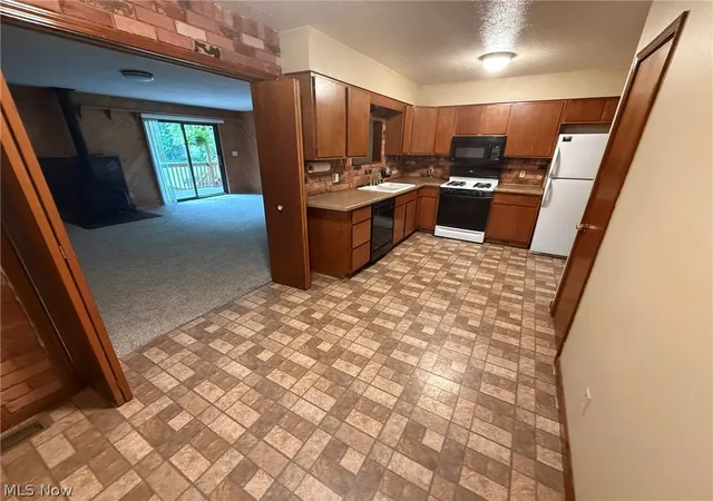 Photo 4 of Single family home for sale at 980 Killinger Rd, Green, OH 44216 | MLS# 5233435 | Listing updated on 2026-09-25
