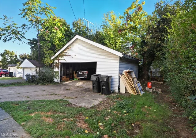 Listing Photo 2 - Condo for sale in building located at 3319 W 111th St, Cleveland, OH 44111