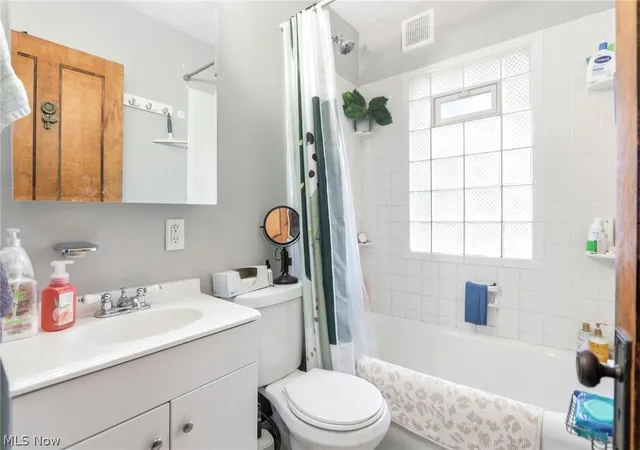 Listing Photo 4 - Condo for sale in building located at 3319 W 111th St, Cleveland, OH 44111