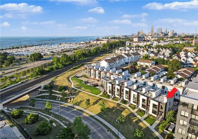Listing Photo 3 - Condo for sale in building located at 1262 W 70th St, Cleveland, OH 44102
