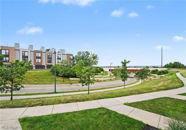 Listing Photo 4 - Condo for sale in building located at 1262 W 70th St, Cleveland, OH 44102