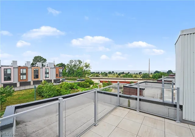 Listing Photo 5 - Condo for sale in building located at 1262 W 70th St, Cleveland, OH 44102