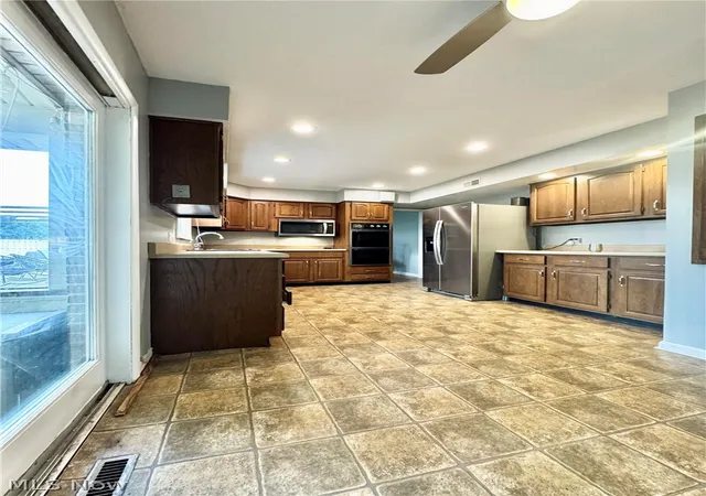Photo 3 of Single family home for sale at 1560 Fairway Dr, Lima, OH 45805 | MLS# 5233561 | Listing updated on 2026-09-13