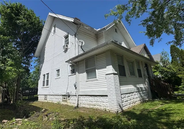 Photo 3 of Single family home for sale at 899 Lawton St, Akron, OH 44320 | MLS# 5233352 | Listing updated on 2026-09-08