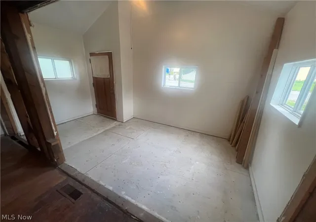 Photo 3 of Single family home for sale at 2085 Clermont Ave Ne, Warren, OH 44483 | MLS# 5233673 | Listing updated on 2026-09-29