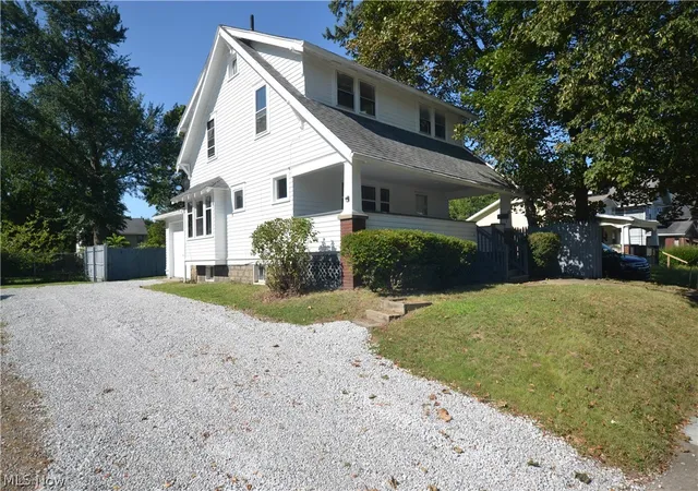 Photo 2 of Sale Pending at 928 Delia Ave, Akron, OH 44320 | MLS# 5233567 | Listing updated on 2026-09-18