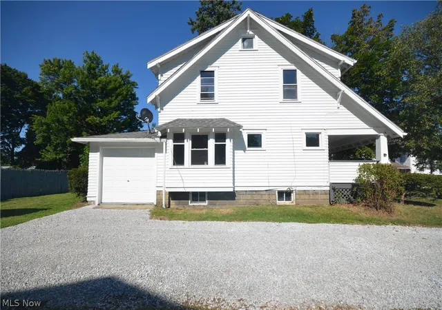 Photo 3 of Sale Pending at 928 Delia Ave, Akron, OH 44320 | MLS# 5233567 | Listing updated on 2026-09-18