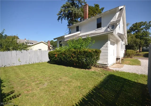 Photo 4 of Sale Pending at 928 Delia Ave, Akron, OH 44320 | MLS# 5233567 | Listing updated on 2026-09-18