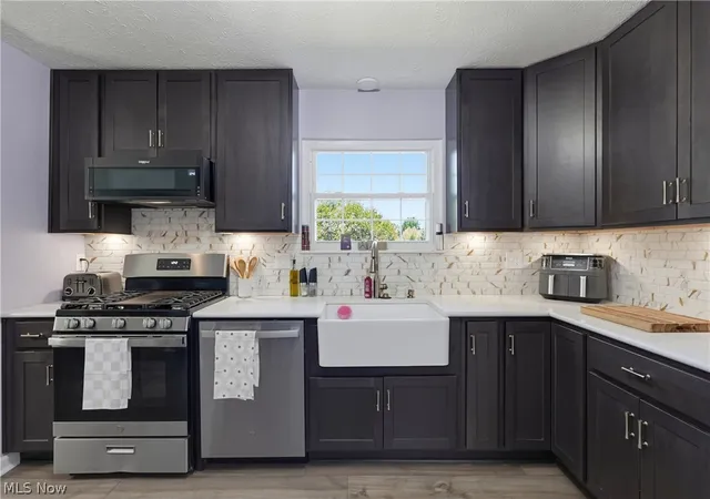Photo 2 of Sale Pending at 707 Twin Oaks Blvd, Medina, OH 44256 | MLS# 5233672 | Listing updated on 2026-09-08