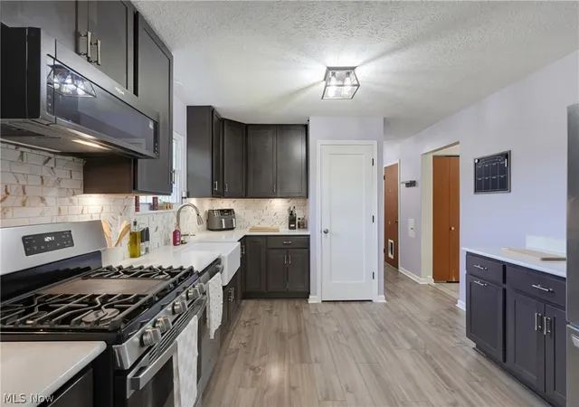 Photo 3 of Sale Pending at 707 Twin Oaks Blvd, Medina, OH 44256 | MLS# 5233672 | Listing updated on 2026-09-08