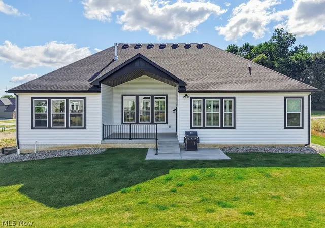 Photo 3 of Single family home for sale at 336 Arboretum Ct, Fairlawn, OH 44333 | MLS# 5233689 | Listing updated on 2026-09-02
