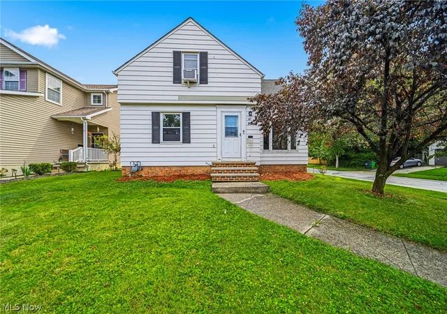 Photo 1 of Single family home for sale at 1081 Argonne Rd, Cleveland, OH 44121 | MLS# 5233639 | Listing updated on 2026-09-28