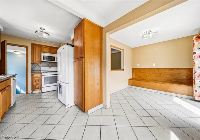 Photo 3 of Single family home for sale at 1081 Argonne Rd, Cleveland, OH 44121 | MLS# 5233639 | Listing updated on 2026-09-28
