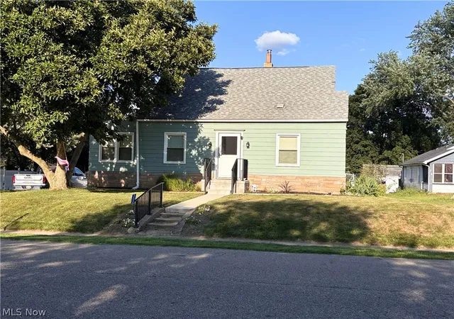 Photo 1 of Single family home for sale at 300 Harding Ave Sw, Massillon, OH 44646 | MLS# 5233332 | Listing updated on 2026-09-08