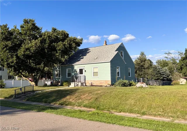 Photo 2 of Single family home for sale at 300 Harding Ave Sw, Massillon, OH 44646 | MLS# 5233332 | Listing updated on 2026-09-08