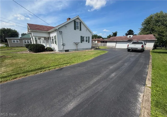 Photo 4 of Single family home for sale at 1512 Wyoming Ave, East Liverpool, OH 43920 | MLS# 5233797 | Listing updated on 2026-09-21