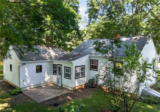 Photo 2 of Single family home for sale at 120 Coulter St, Creston, OH 44217 | MLS# 5233693 | Listing updated on 2026-09-16