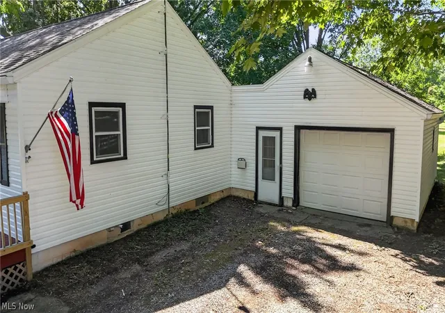Photo 3 of Single family home for sale at 120 Coulter St, Creston, OH 44217 | MLS# 5233693 | Listing updated on 2026-09-16