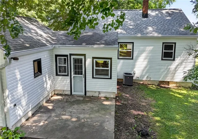 Photo 4 of Single family home for sale at 120 Coulter St, Creston, OH 44217 | MLS# 5233693 | Listing updated on 2026-09-16
