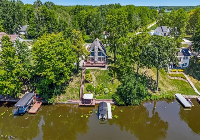 Photo 2 of Single family home for sale at 1452 Lake Vue Dr, Roaming Shores, OH 44085 | MLS# 5231487 | Listing updated on 2026-09-10
