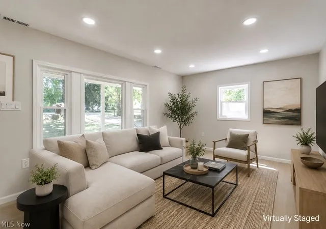 Photo 3 of Single family home for sale at 2758 Oak St, Willoughby Hills, OH 44094 | MLS# 5233559 | Listing updated on 2026-09-24