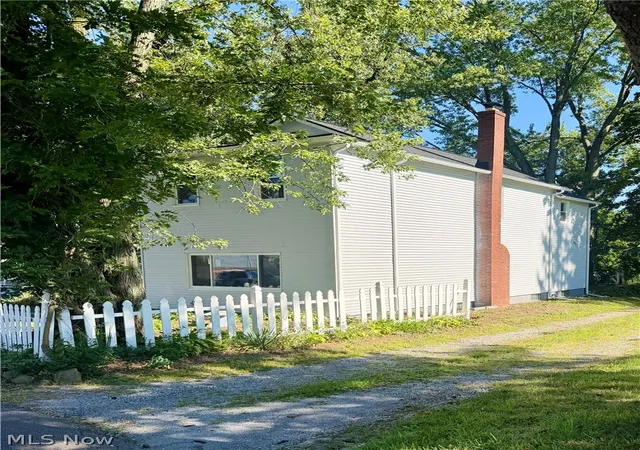 Photo 3 of Sale Pending at 8246 W Columbia St, Masury, OH 44438 | MLS# 5233544 | Listing updated on 2026-09-05