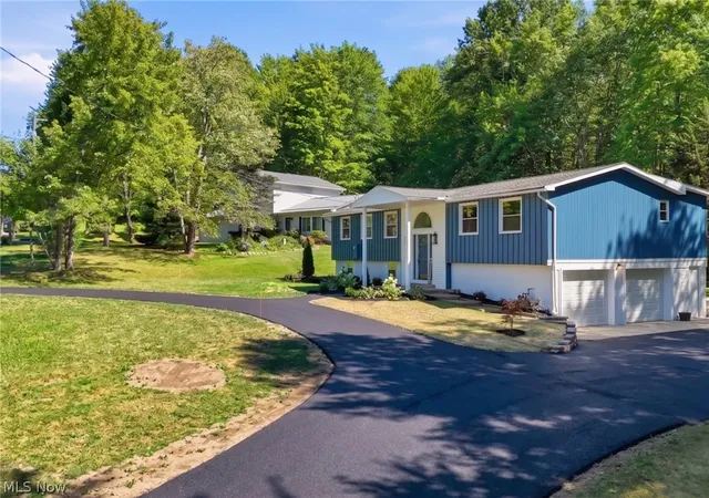 Photo 3 of Single family home for sale at 7090 Euclid Chardon Rd, Kirtland, OH 44094 | MLS# 5232958 | Listing updated on 2026-09-30