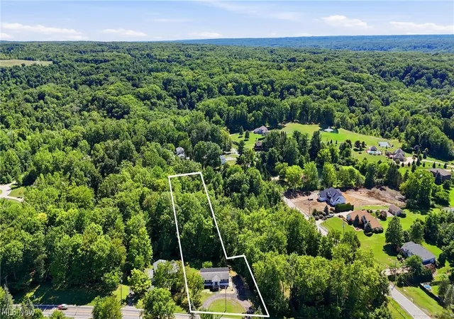Photo 3 of Single family home for sale at 7090 Euclid Chardon Rd, Kirtland, OH 44094 | MLS# 5232958 | Listing updated on 2026-09-30