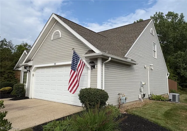 Photo 3 of Sale Pending at 581 Thornberry Ln, Brunswick, OH 44212 | MLS# 5233568 | Listing updated on 2026-09-10