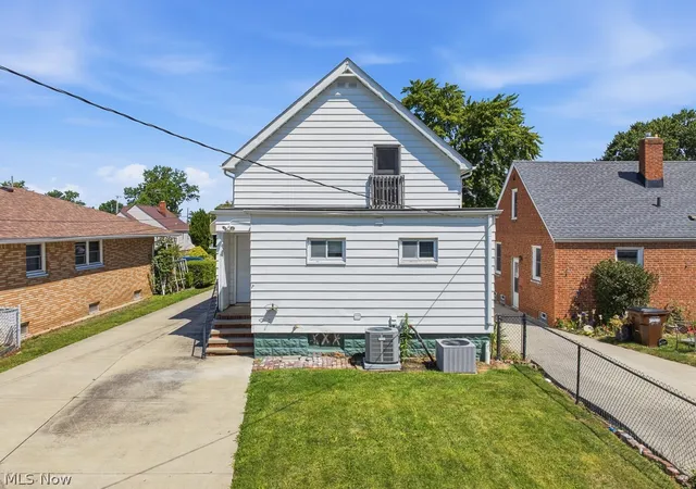 Listing Photo 5 - Condo for sale in building located at 3119 Brookdale Ave, Cleveland, OH 44134