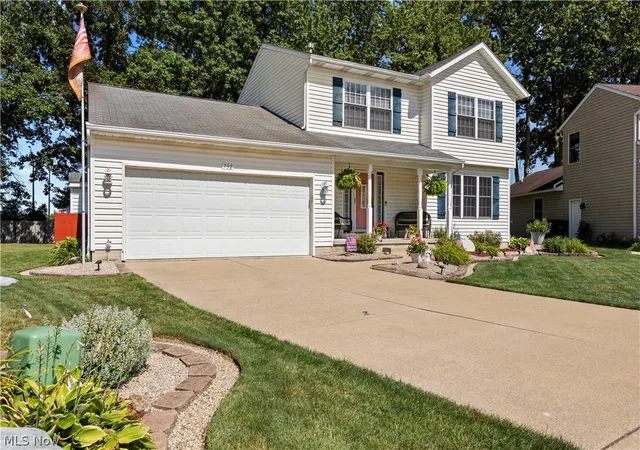 Photo 1 of Sale Pending at 732 Oakdale Cir, Elyria, OH 44035 | MLS# 5234011 | Listing updated on 2026-09-03