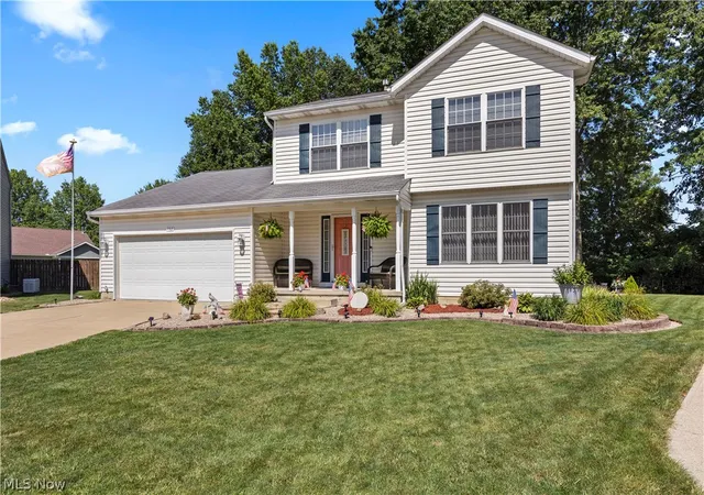 Photo 2 of Sale Pending at 732 Oakdale Cir, Elyria, OH 44035 | MLS# 5234011 | Listing updated on 2026-09-03