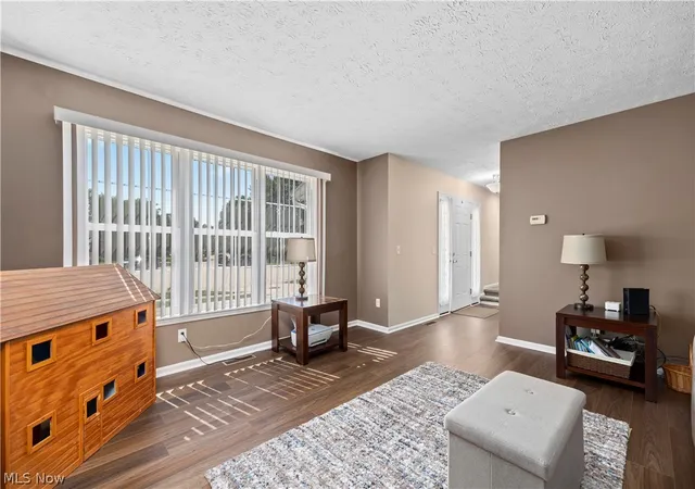 Photo 4 of Sale Pending at 732 Oakdale Cir, Elyria, OH 44035 | MLS# 5234011 | Listing updated on 2026-09-03