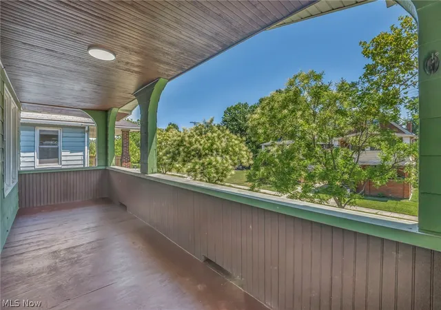 Listing Photo 5 - Condo for sale in building located at 15517 Kipling Ave, Cleveland, OH 44110