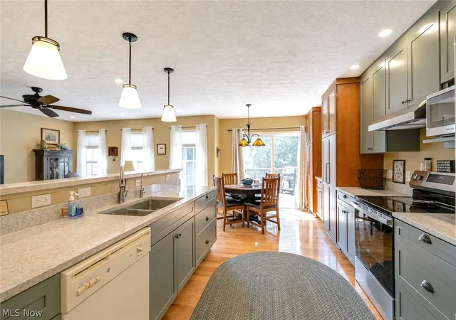 Photo 3 of Single family home for sale at 824 Willow Crk Dr, Fairlawn, OH 44333 | MLS# 5233255 | Listing updated on 2026-09-11