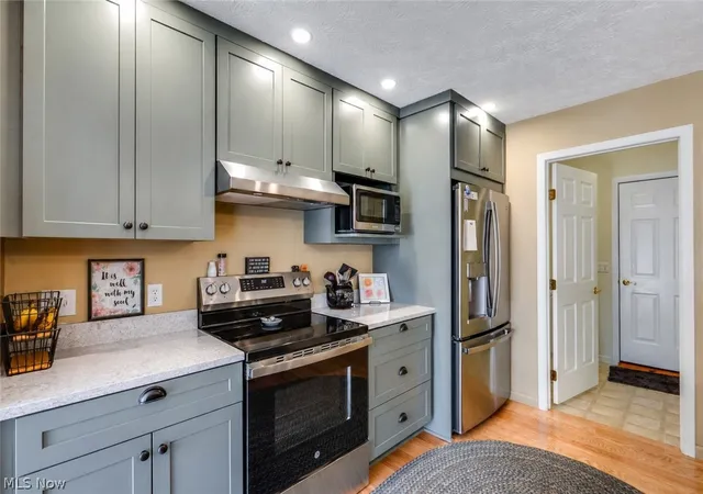 Photo 3 of Single family home for sale at 824 Willow Crk Dr, Fairlawn, OH 44333 | MLS# 5233255 | Listing updated on 2026-09-11