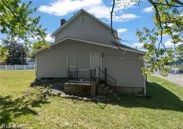 Photo 3 of Single family home for sale at 223 E Maple St, Hartville, OH 44632 | MLS# 5232250 | Listing updated on 2026-09-10