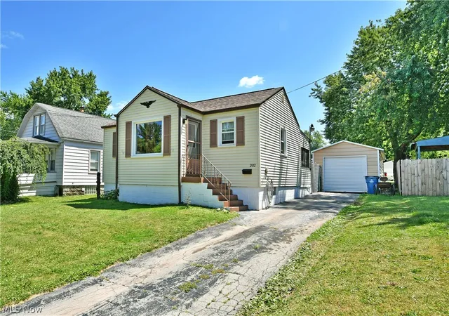 Photo 1 of Sale Pending at 202 Elm St, Struthers, OH 44471 | MLS# 5234141 | Listing updated on 2026-09-02
