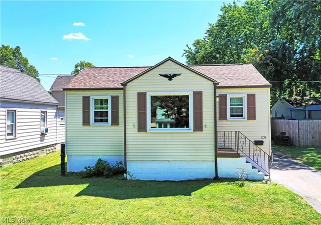 Photo 45 of Sale Pending at 202 Elm St, Struthers, OH 44471 | MLS# 5234141 | Listing updated on 2026-09-02