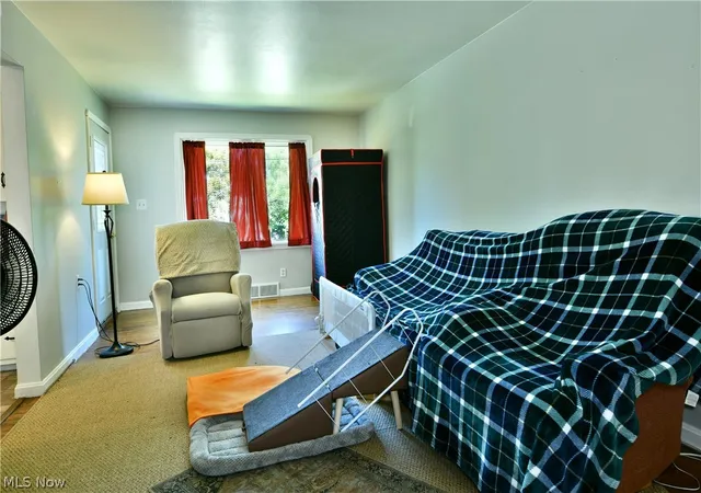 Photo 3 of Sale Pending at 202 Elm St, Struthers, OH 44471 | MLS# 5234141 | Listing updated on 2026-09-02