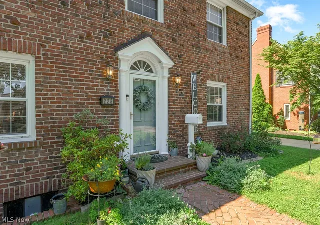 Photo 3 of Sale Pending at 228 Kenwick Dr, Akron, OH 44313 | MLS# 5233085 | Listing updated on 2026-10-07