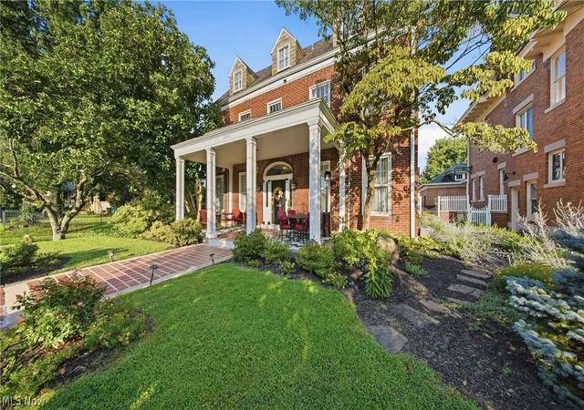 Photo 2 of Single family home for sale at 1360 Market St, Parkersburg, WV 26101 | MLS# 5234179 | Listing updated on 2026-09-10